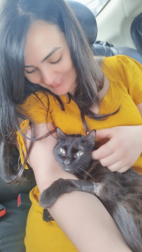 Tutora reencontra gatinha após quatro meses de acidente que matou irmã no Tocantins: ‘Realmente um milagre’