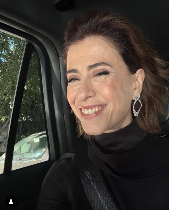 Fernanda Torres mostra produção para o Globo de Ouro; veja