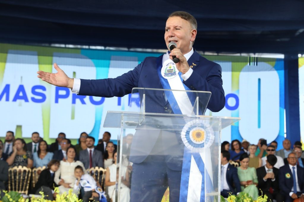 Prefeito nomeia secretário de Desenvolvimento Econômico e interino para Fundesportes