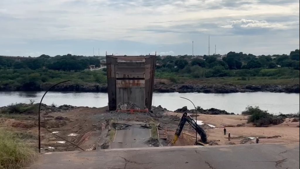 Pilar que sobrou após implosão de ponte entre TO e MA será removido por máquinas