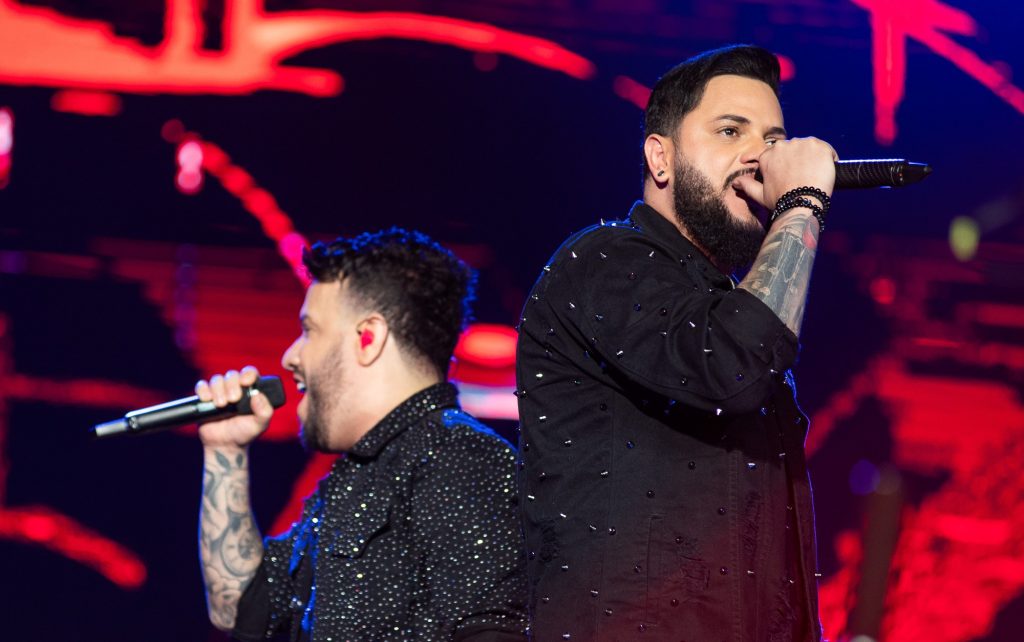 Diego e Victor Hugo agitam quarta noite de carnaval da Praça dos Girassóis, em Palmas