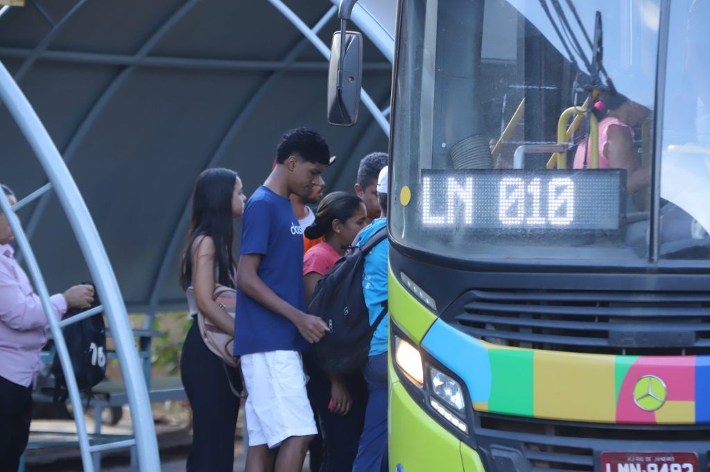 ‘Vamos ter muitos ganhos’, diz prefeito sobre contrato emergencial de quase R$200 milhões para o transporte coletivo de Palmas