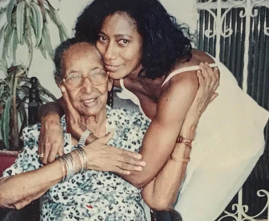 ‘A gente teve algemas por muito tempo, não podiam me tirar a liberdade’: Quem foi dona Alzira, a avó rezadeira que fez o parto de Glória Maria