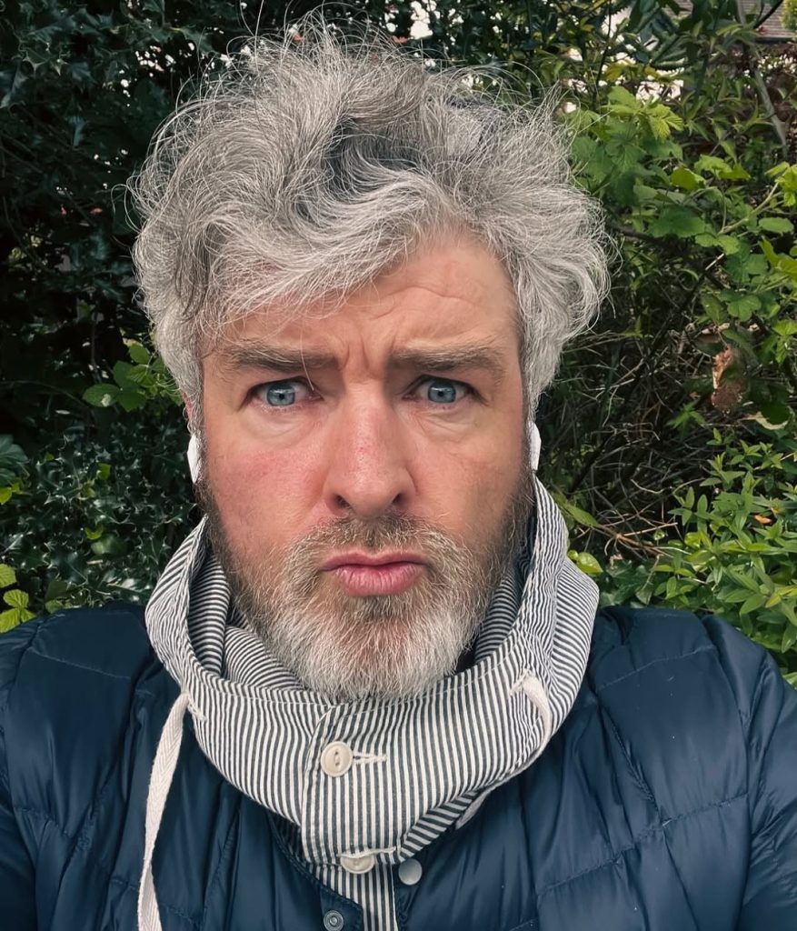 Irmão de Liam e Noel Gallagher, do Oasis, é acusado de estupro e agressão, diz jornal