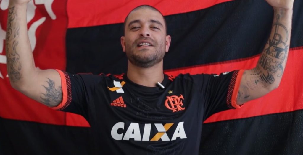 Flamenguista, Diogo Nogueira xinga torcedores do Atlético-MG durante show