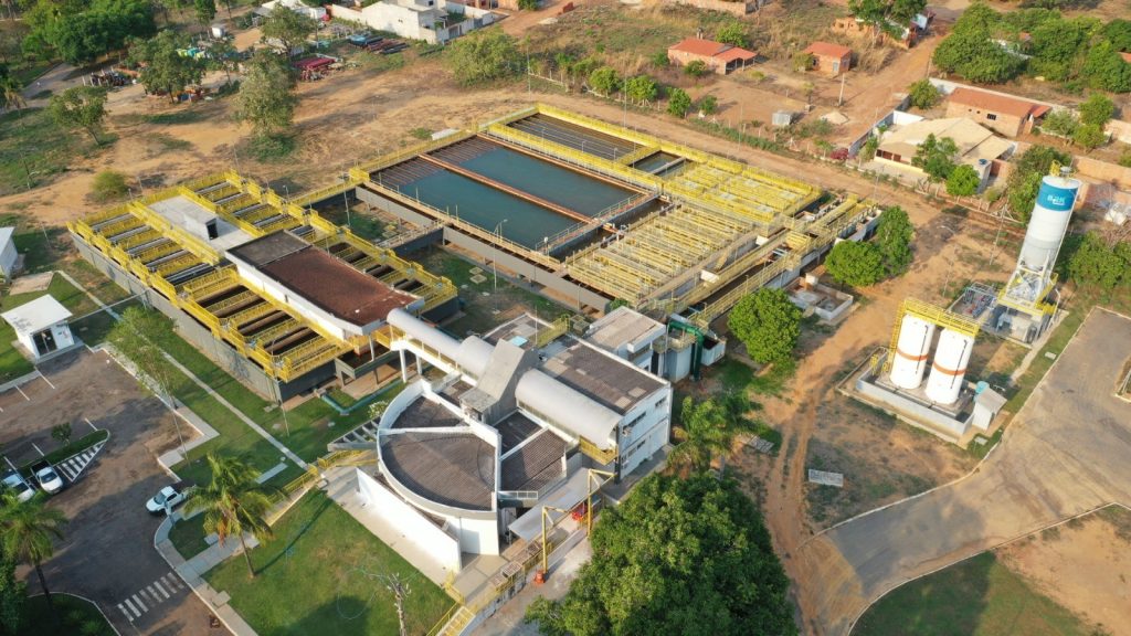 Fornecimento de água é interrompido após cano ser rompido durante escavação em via pública de Palmas; veja bairros afetados