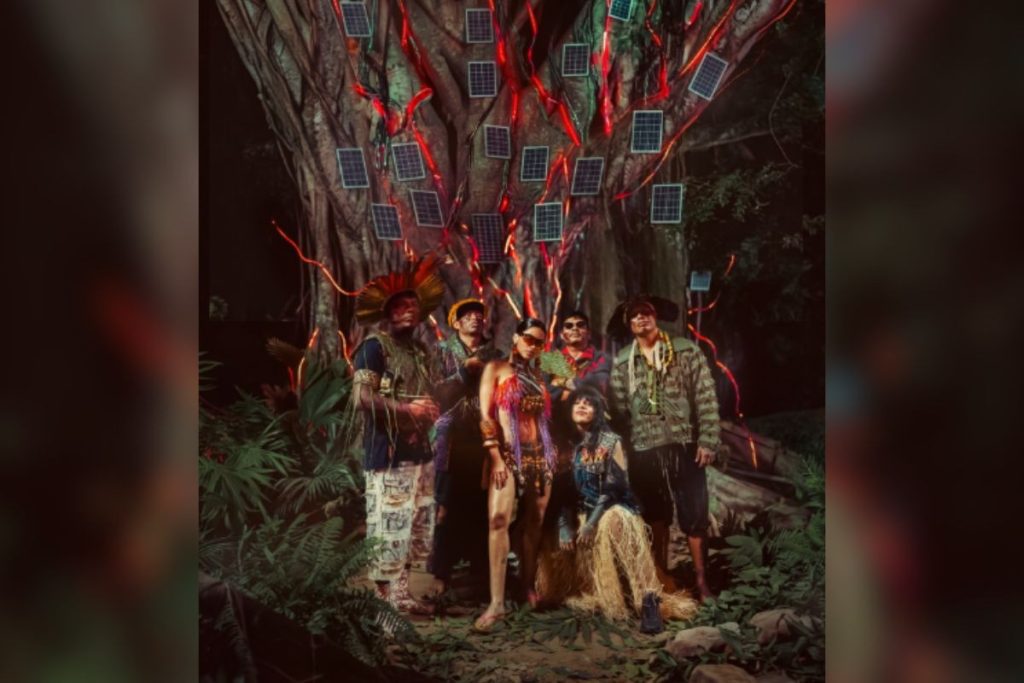 Quem é o grupo de rap indígena que fez Anitta chorar no palco durante show