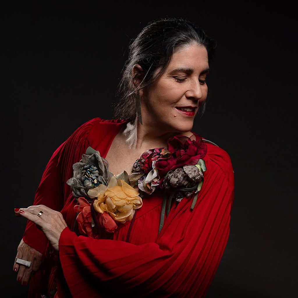 Mônica Salmaso, senhora cantora, interpreta Elizeth Cardoso com o rigor e a classe de… Elizeth Cardoso