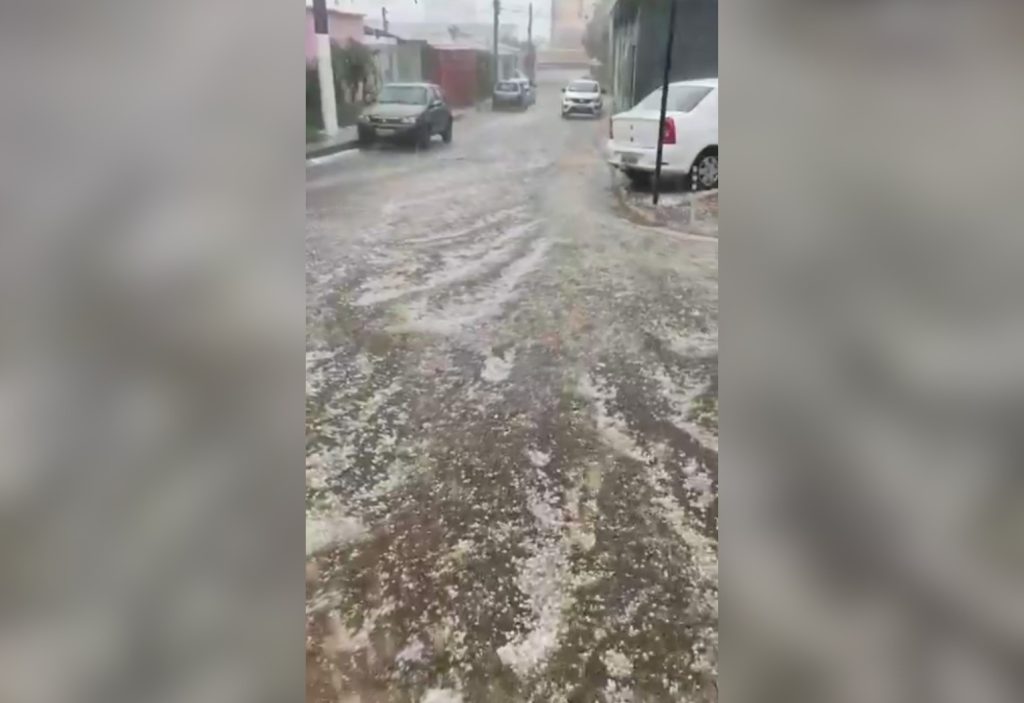 Chuva de granizo e vento causam estragos em escola e interrompem aulas no TO; VÍDEO